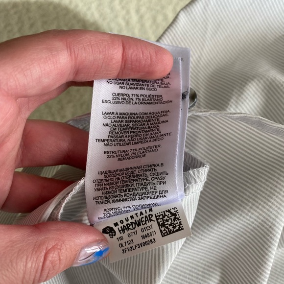 NWOT Mountain Hardware Button Up - Picture 6 of 6